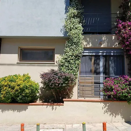 アパート Quiet Urban With Private Backyard テッサロニキ