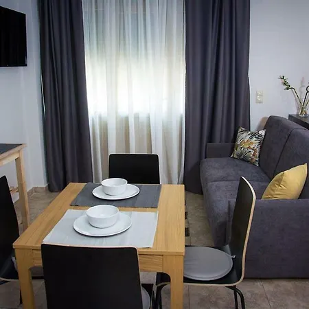 Quiet Urban With Private Backyard Appartement Thessalonique