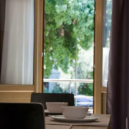 Quiet Urban With Private Backyard *