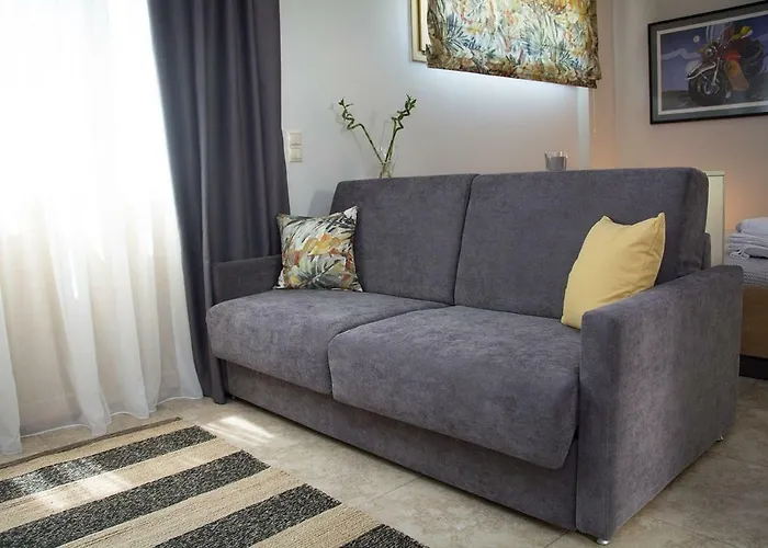 דירה Quiet Urban With Private Backyard