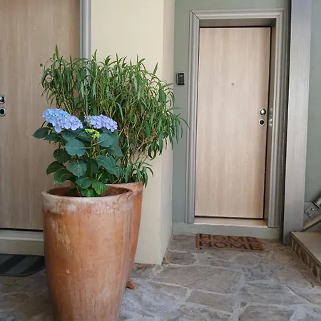 Quiet Urban With Private Backyard شقة سالونيك