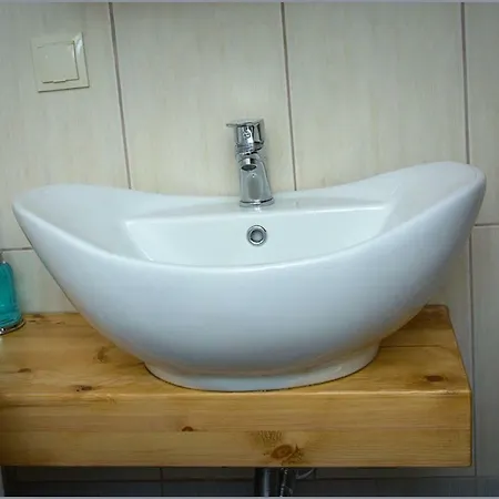 아파트 Quiet Urban With Private Backyard *