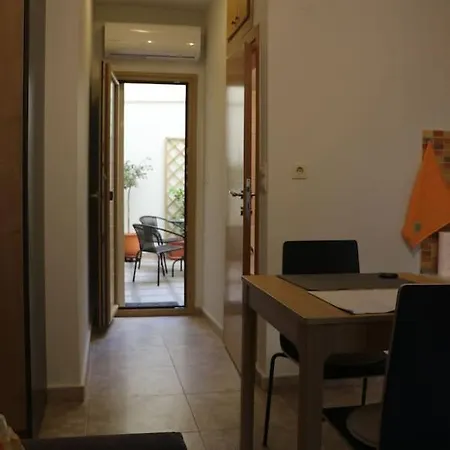 Appartement Quiet Urban With Private Backyard *