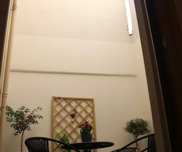 Апартаменты Quiet Urban With Private Backyard *
