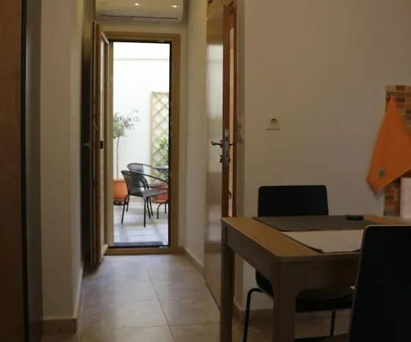 Διαμέρισμα Quiet Urban With Private Backyard *